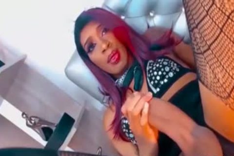 dark Redhead shemale Jerks Monsterdick