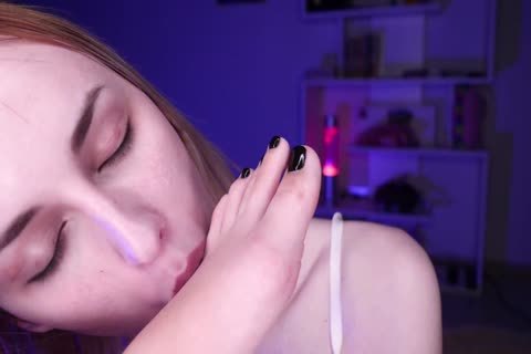 Sissyslut Cums On domina's Feet