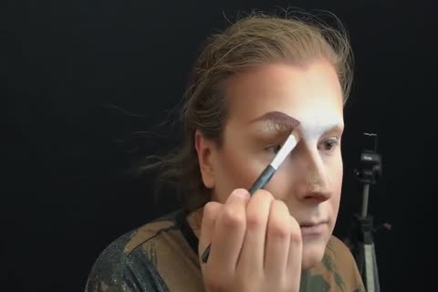 Olympia's Staple Makeup