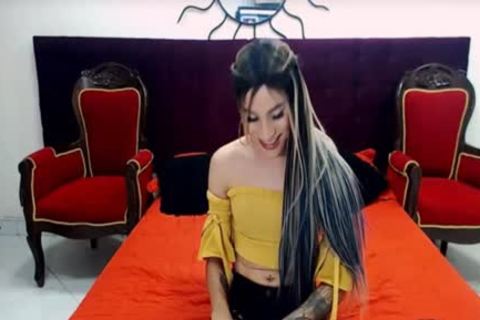 tranny playgirl With Tattoo Masturbate On cam