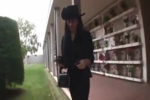 Luscious brunette tranny sucking & boning