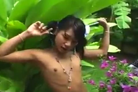 teen Ladyboy outdoors -wank &love juice